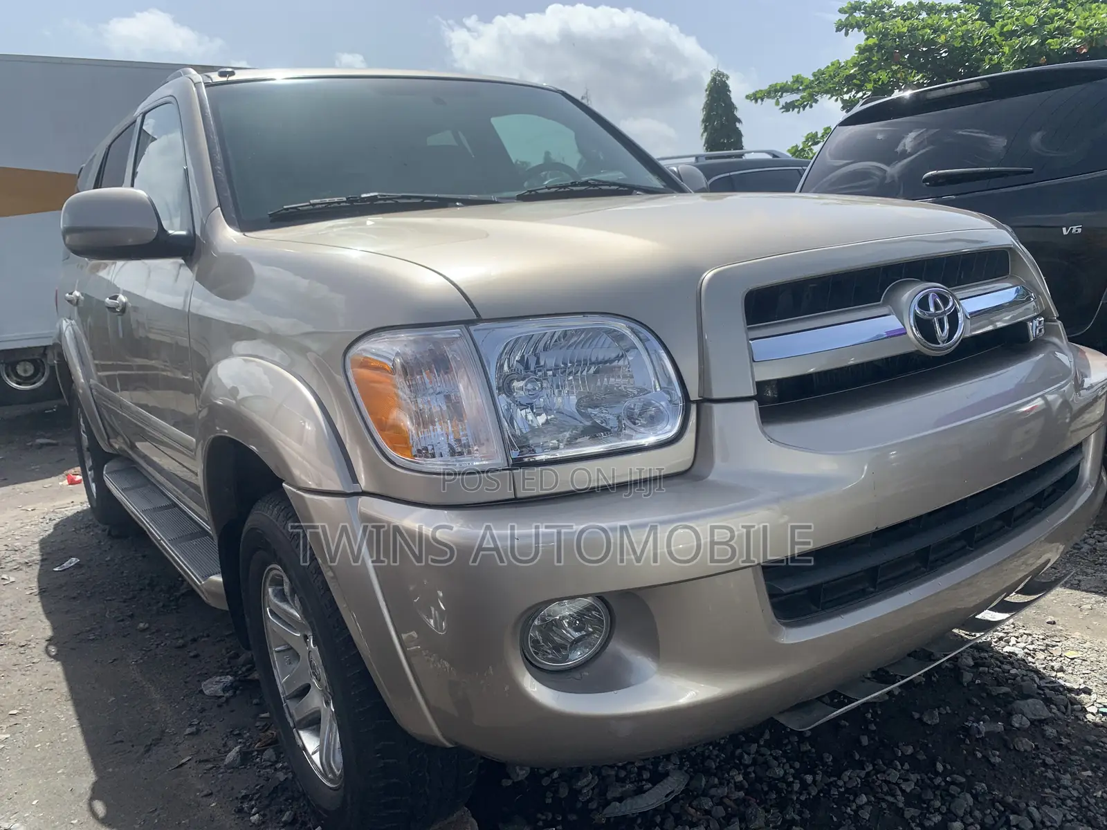 Toyota Sequoia Limited 4dr SUV 4WD (4.7L 8cyl 5A) 2007 Gold