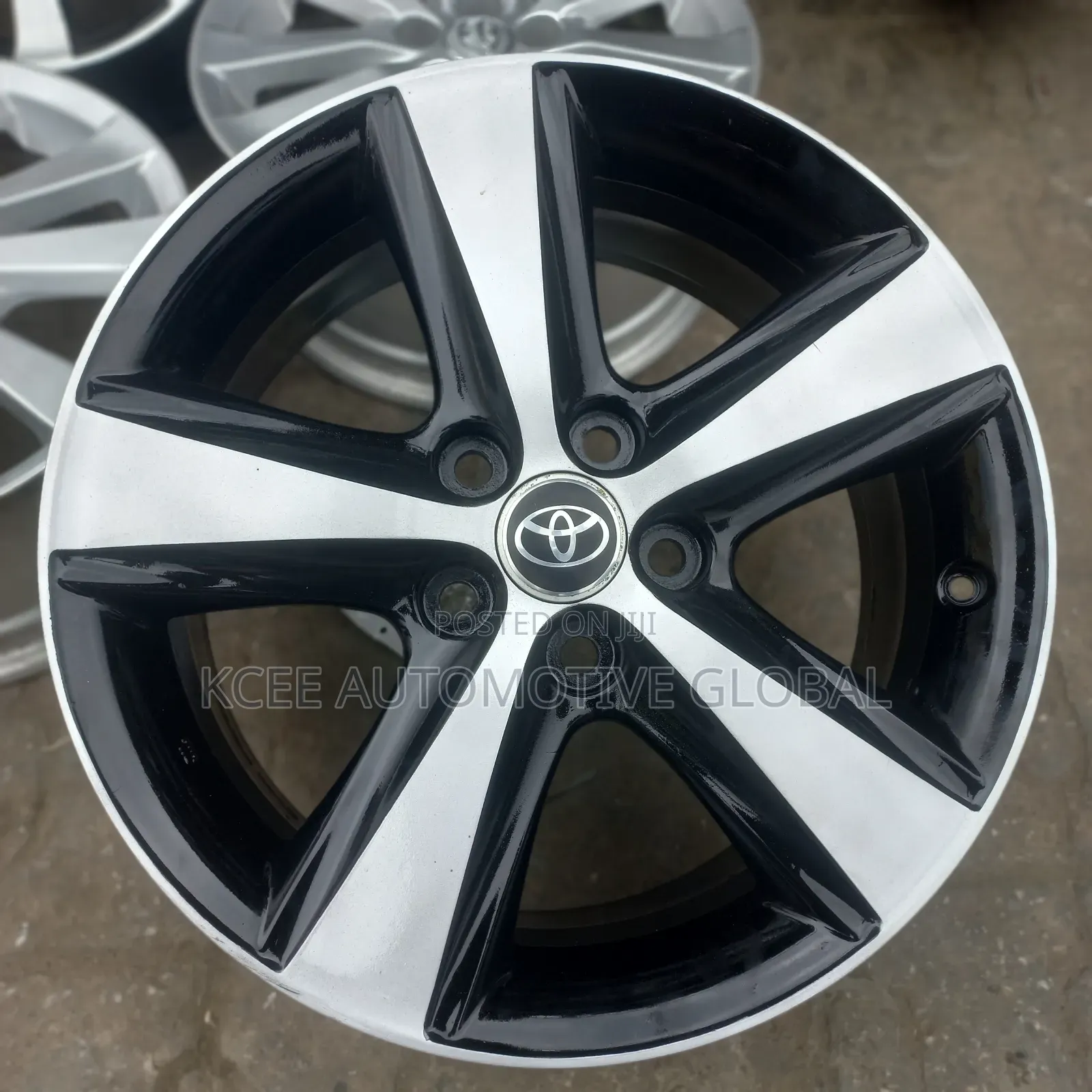 2010 Toyota Camry Rim 17