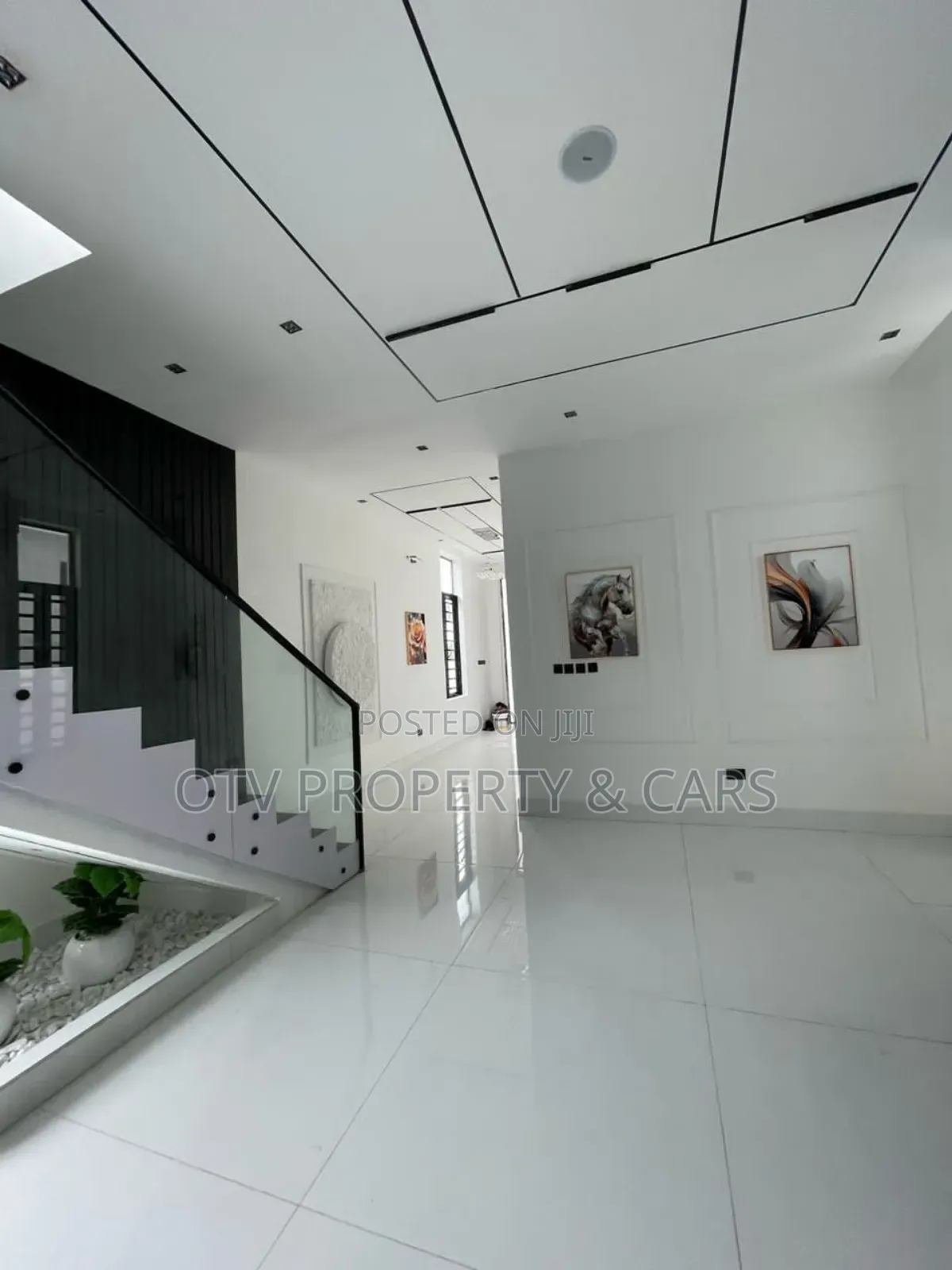 Furnished 5bdrm Duplex in Chevron for sale