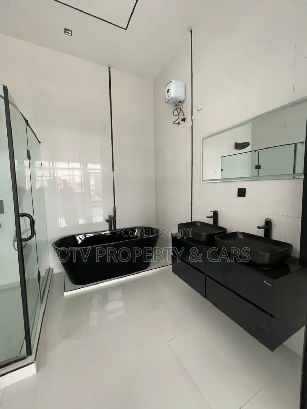 Furnished 5bdrm Duplex in Chevron for sale