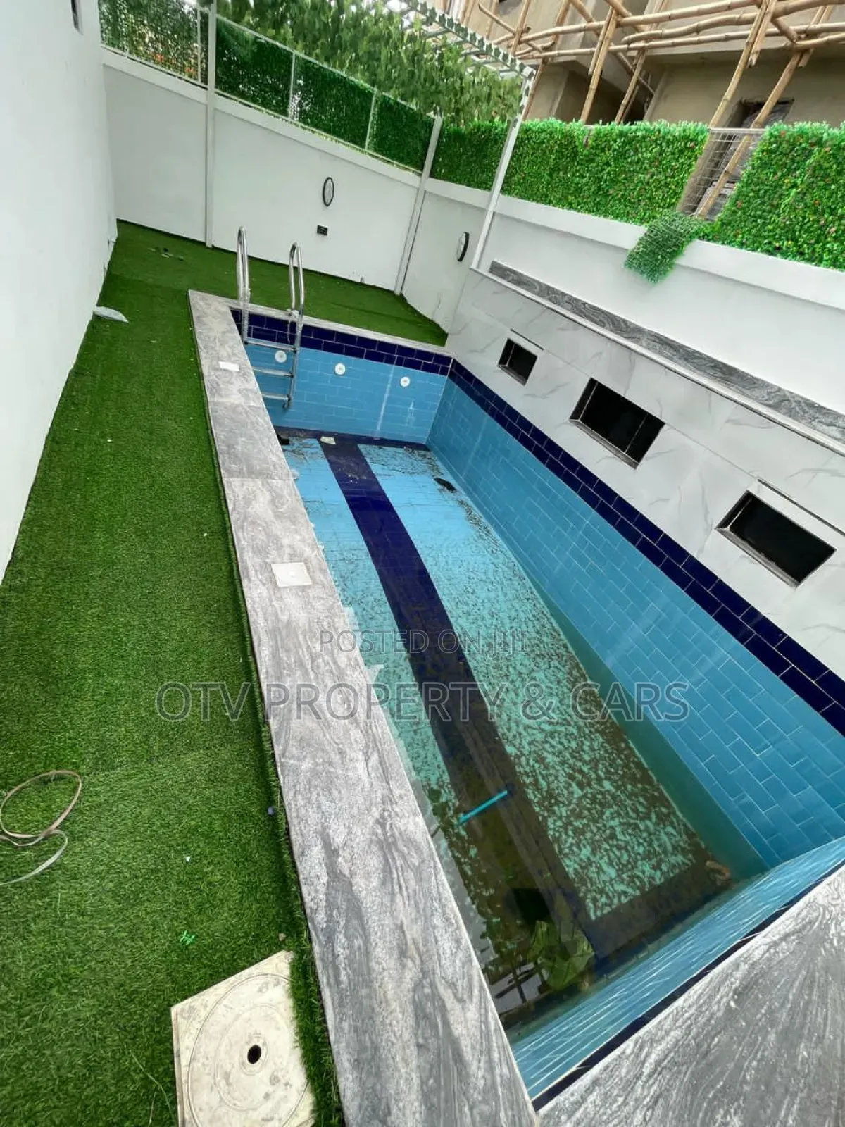 Furnished 5bdrm Duplex in Chevron for sale