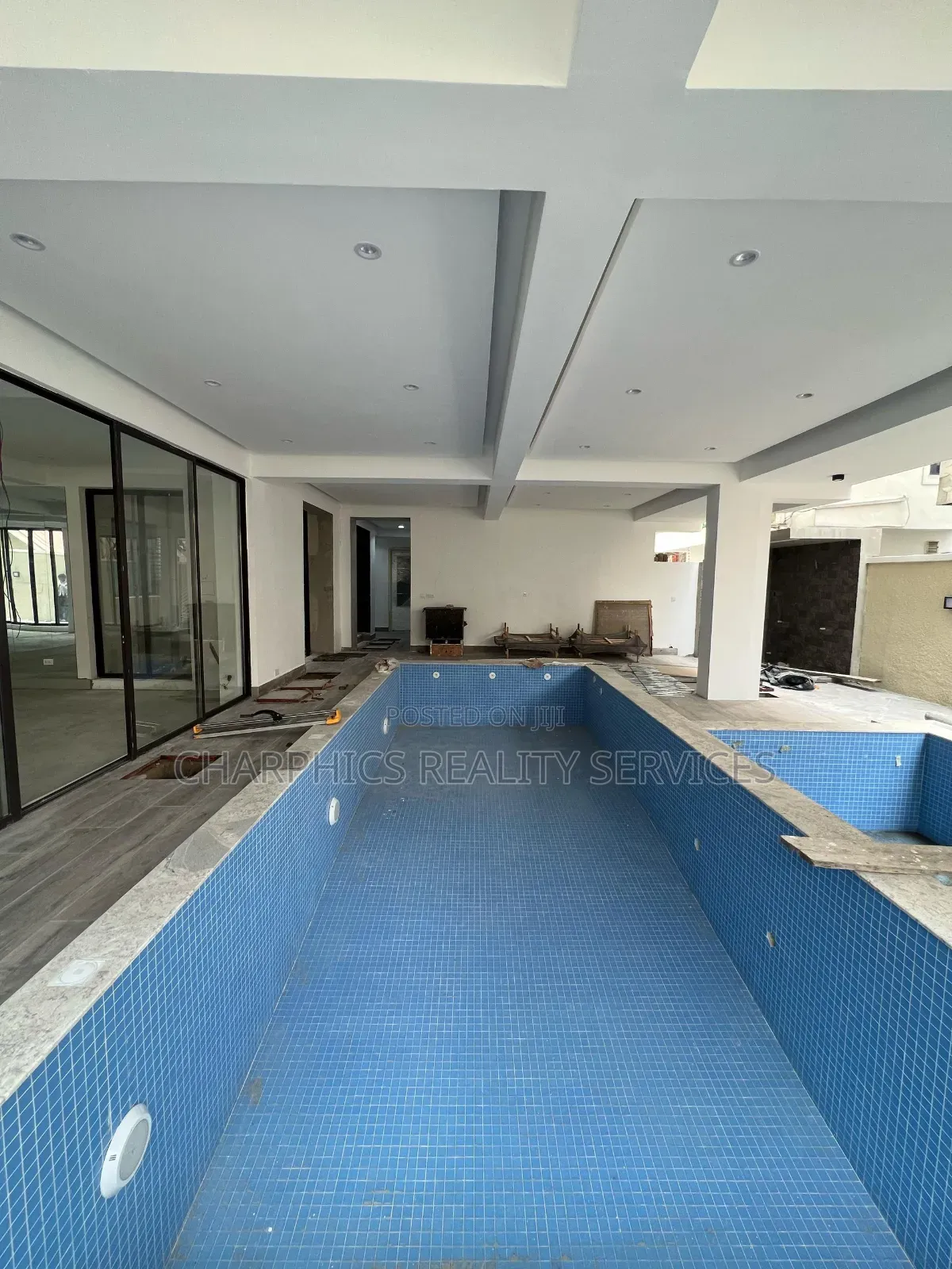 3bdrm Apartment in Lekki Phase 1 for sale