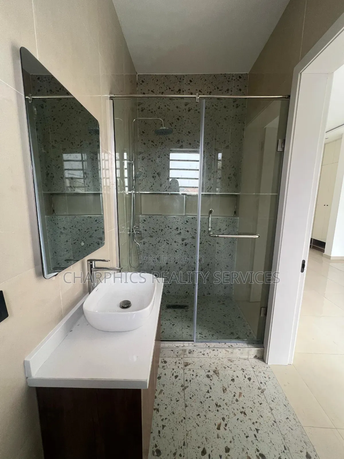 3bdrm Apartment in Lekki Phase 1 for sale