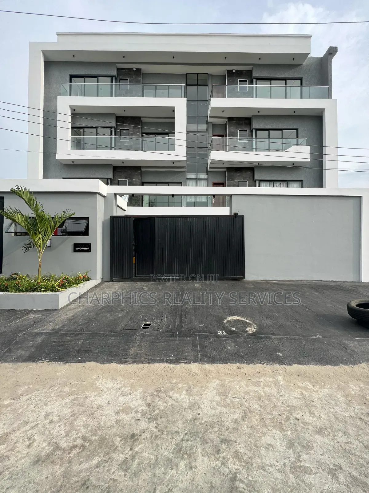 3bdrm Apartment in Lekki Phase 1 for sale