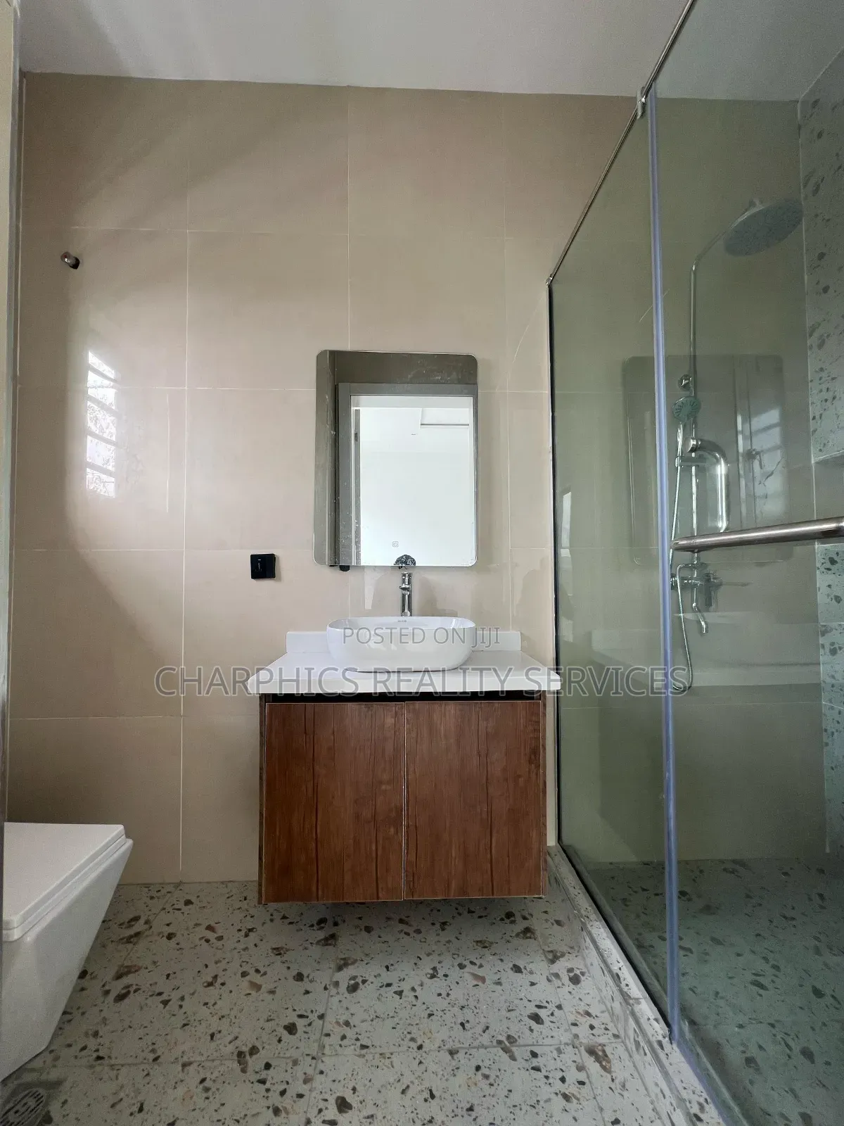 3bdrm Apartment in Lekki Phase 1 for sale