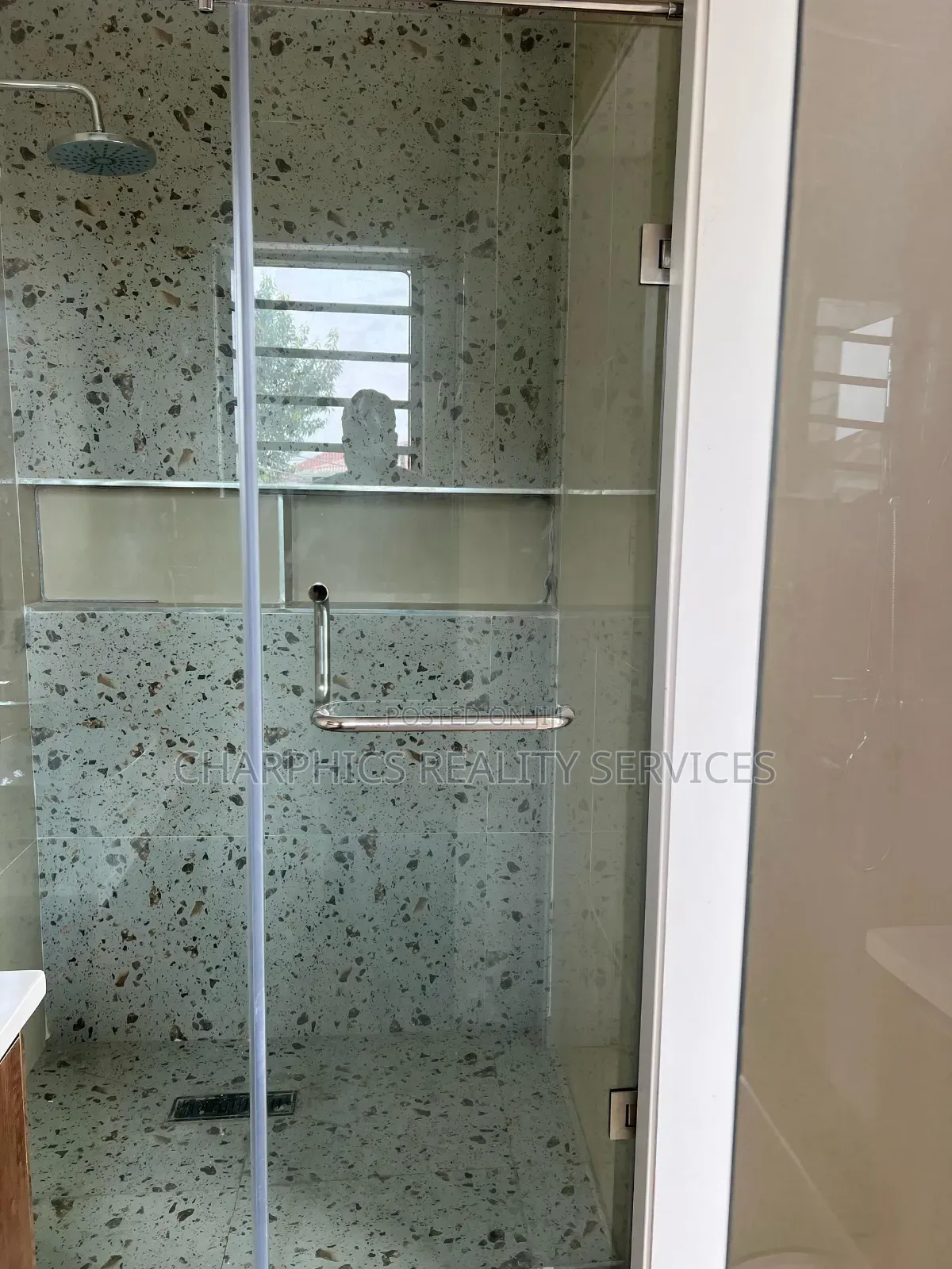 3bdrm Apartment in Lekki Phase 1 for sale