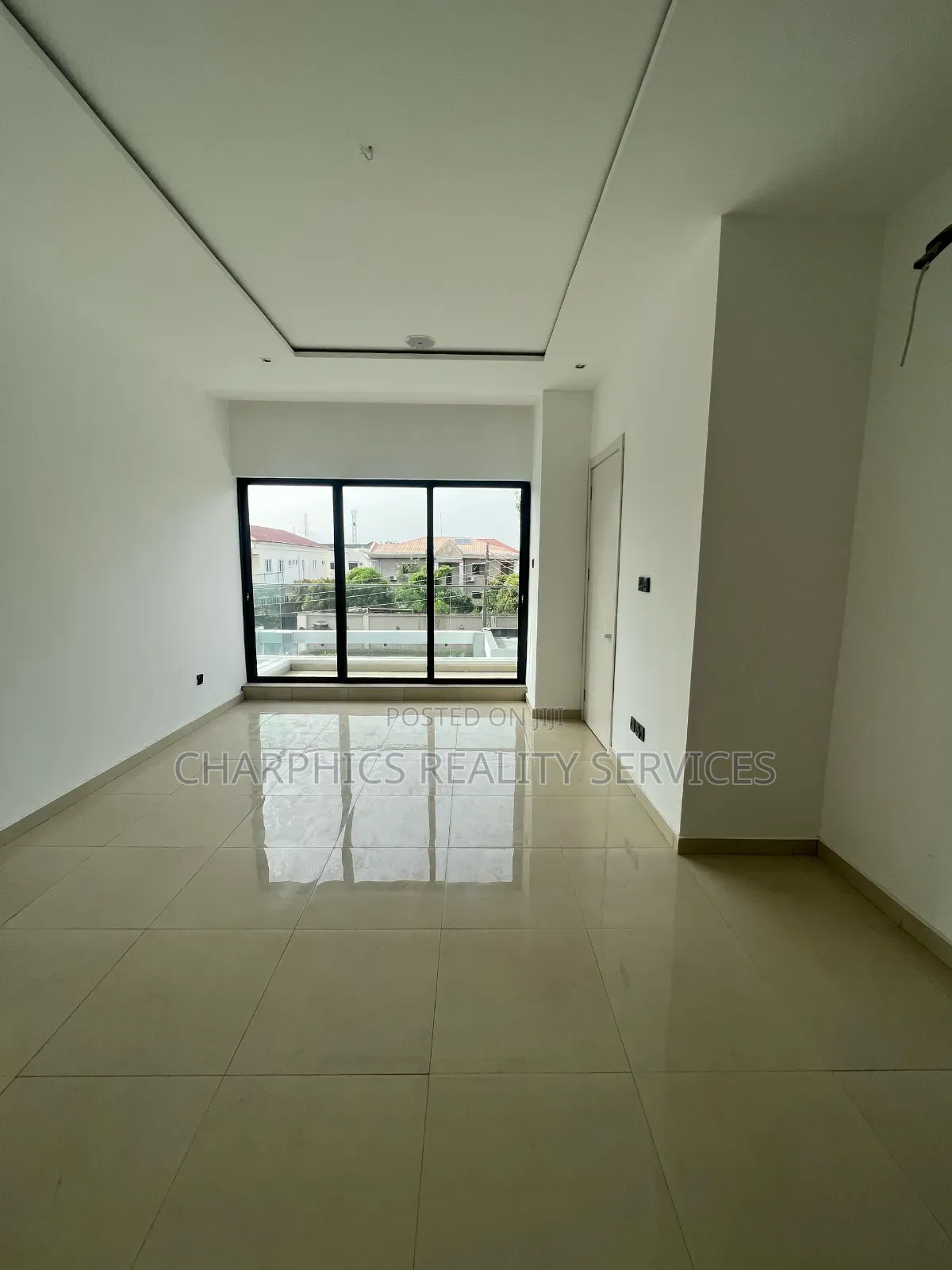 3bdrm Apartment in Lekki Phase 1 for sale