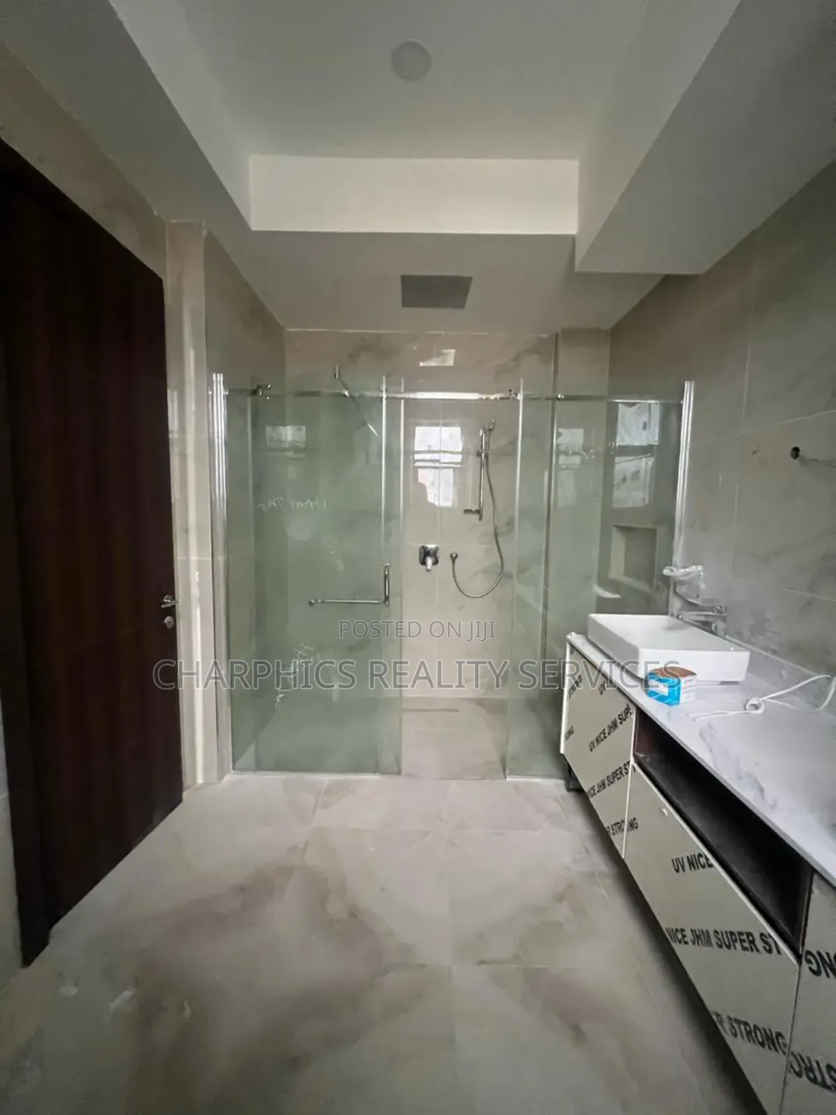 3bdrm Apartment in Lekki Phase 1 for sale
