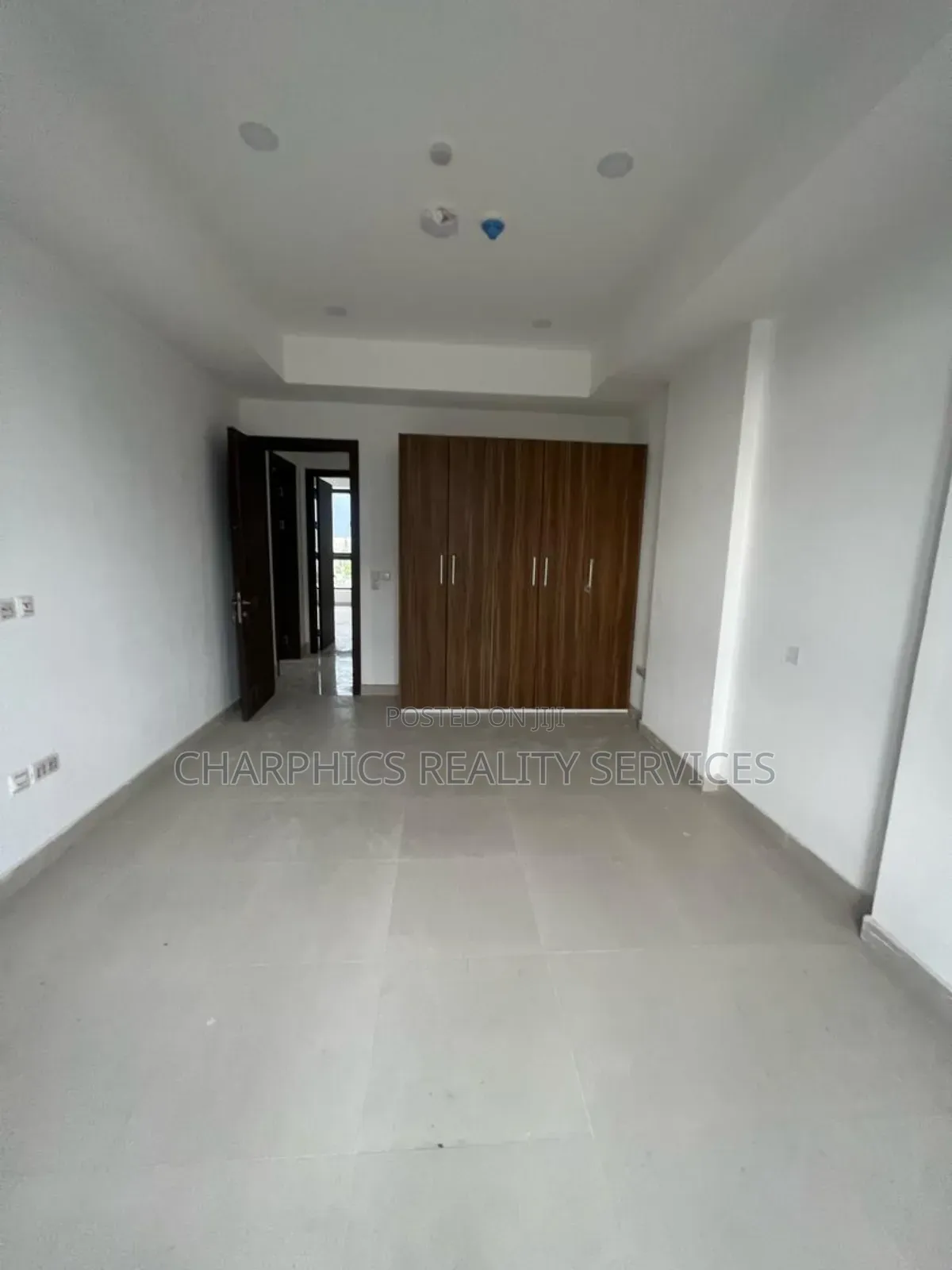 3bdrm Apartment in Lekki Phase 1 for sale