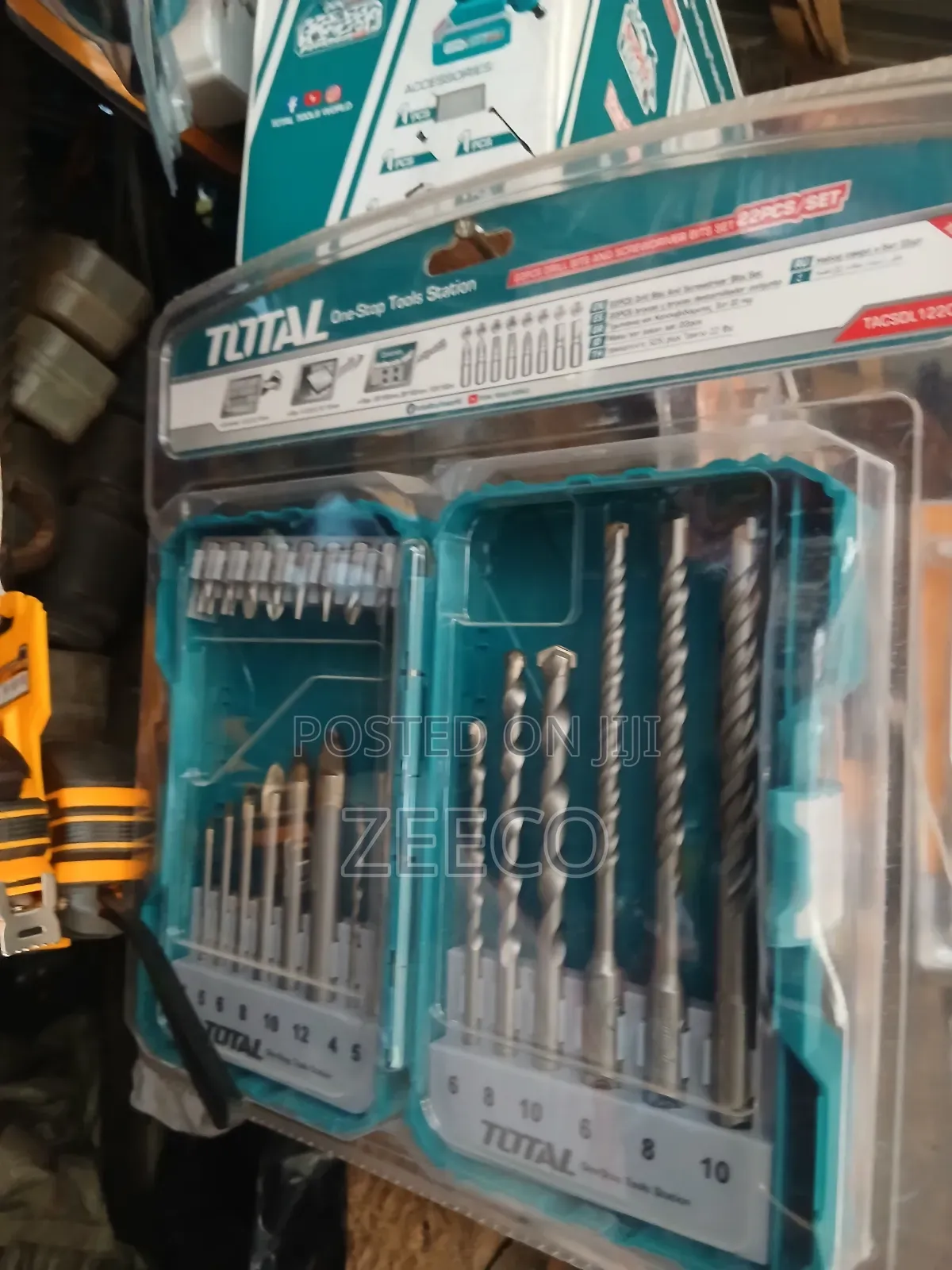 22pcs Drill Bit and Screwdriver Set