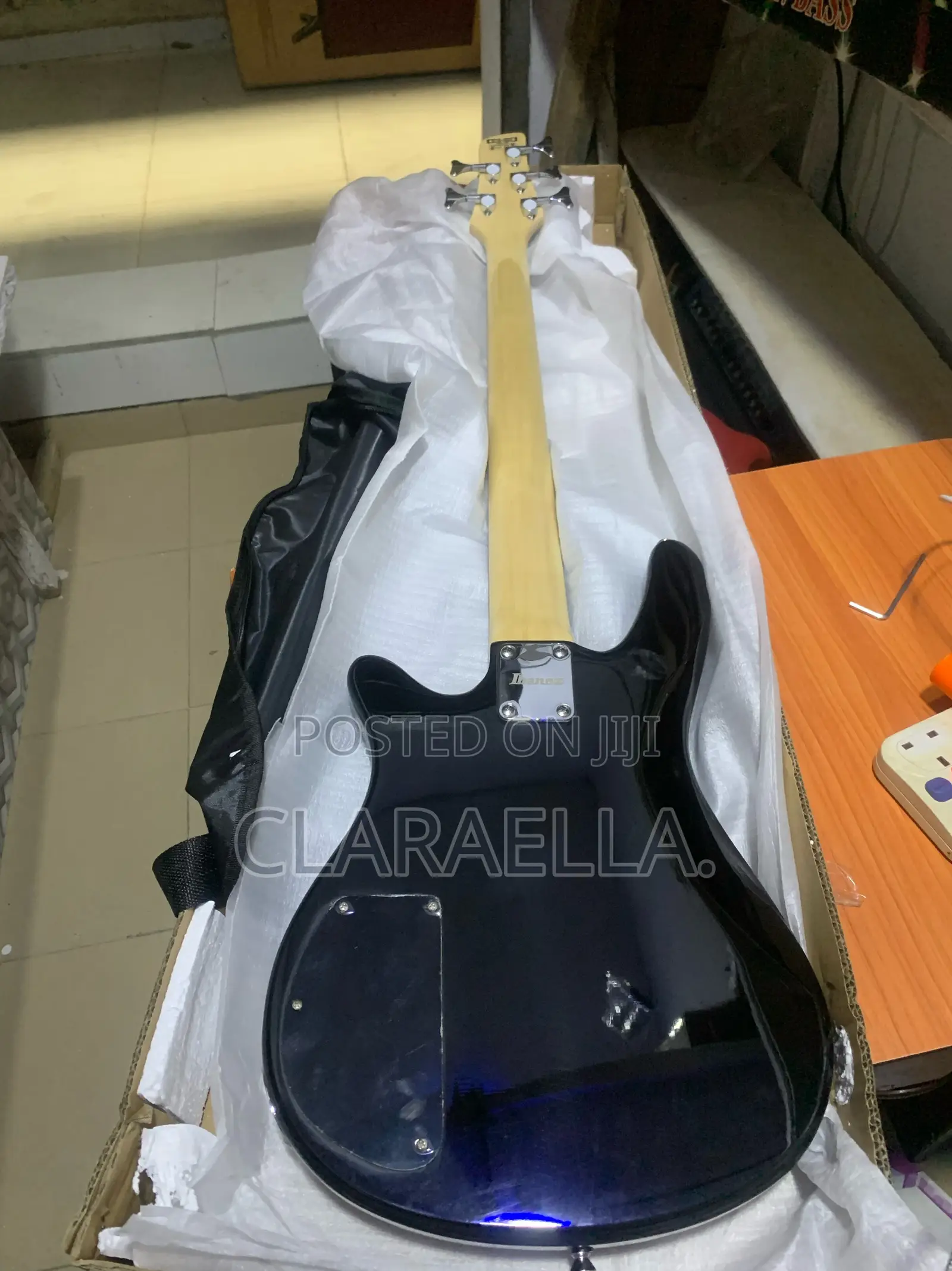 Ibanez Passive Five Strings Guitar