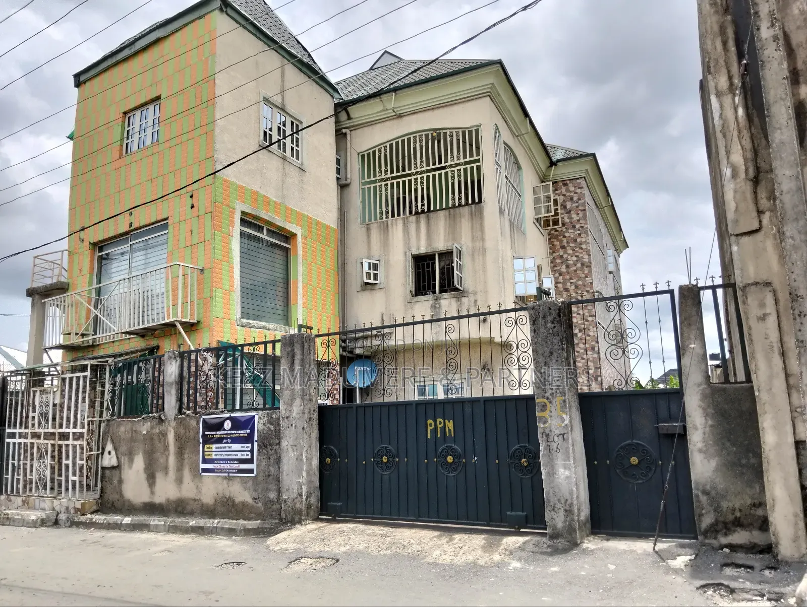 6bdrm Block of Flats in Off Sars Road ,, Port-Harcourt for sale