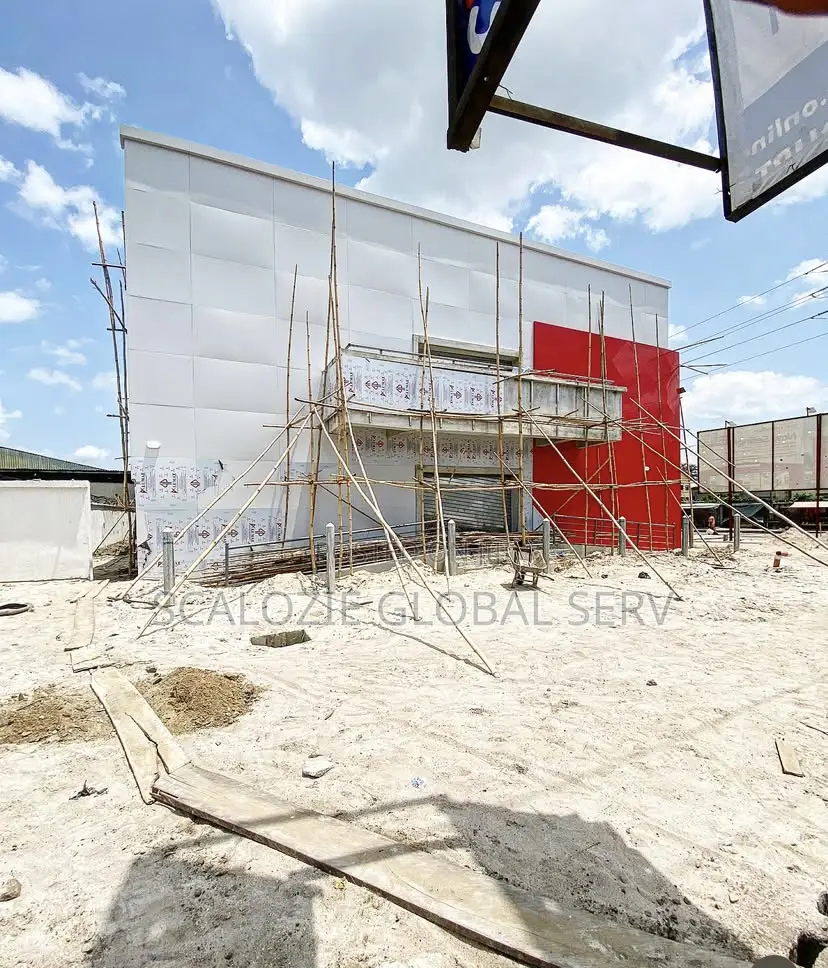 Ultra Modern Plaza Comprising 42 Shops/Offices Spaces