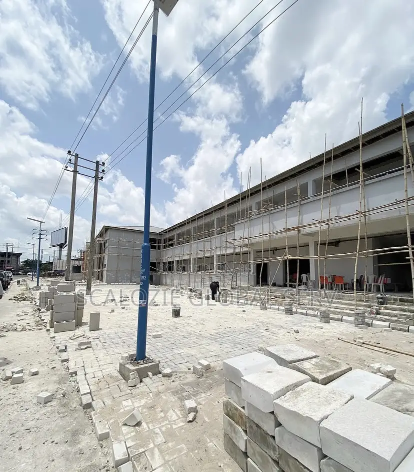 Ultra Modern Plaza Comprising 42 Shops/Offices Spaces