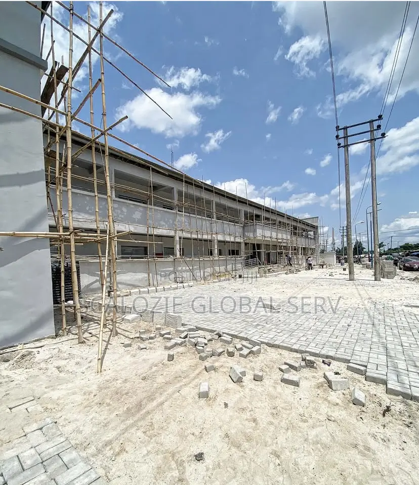 Ultra Modern Plaza Comprising 42 Shops/Offices Spaces