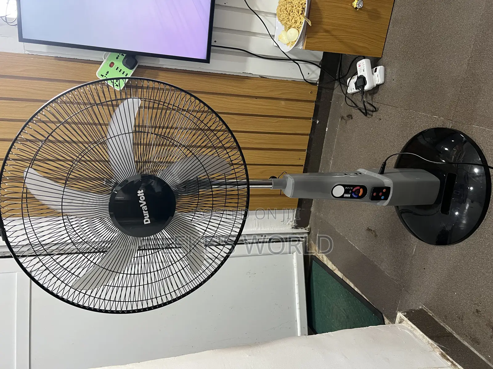 18” Duravolt Rechargeable Fan
