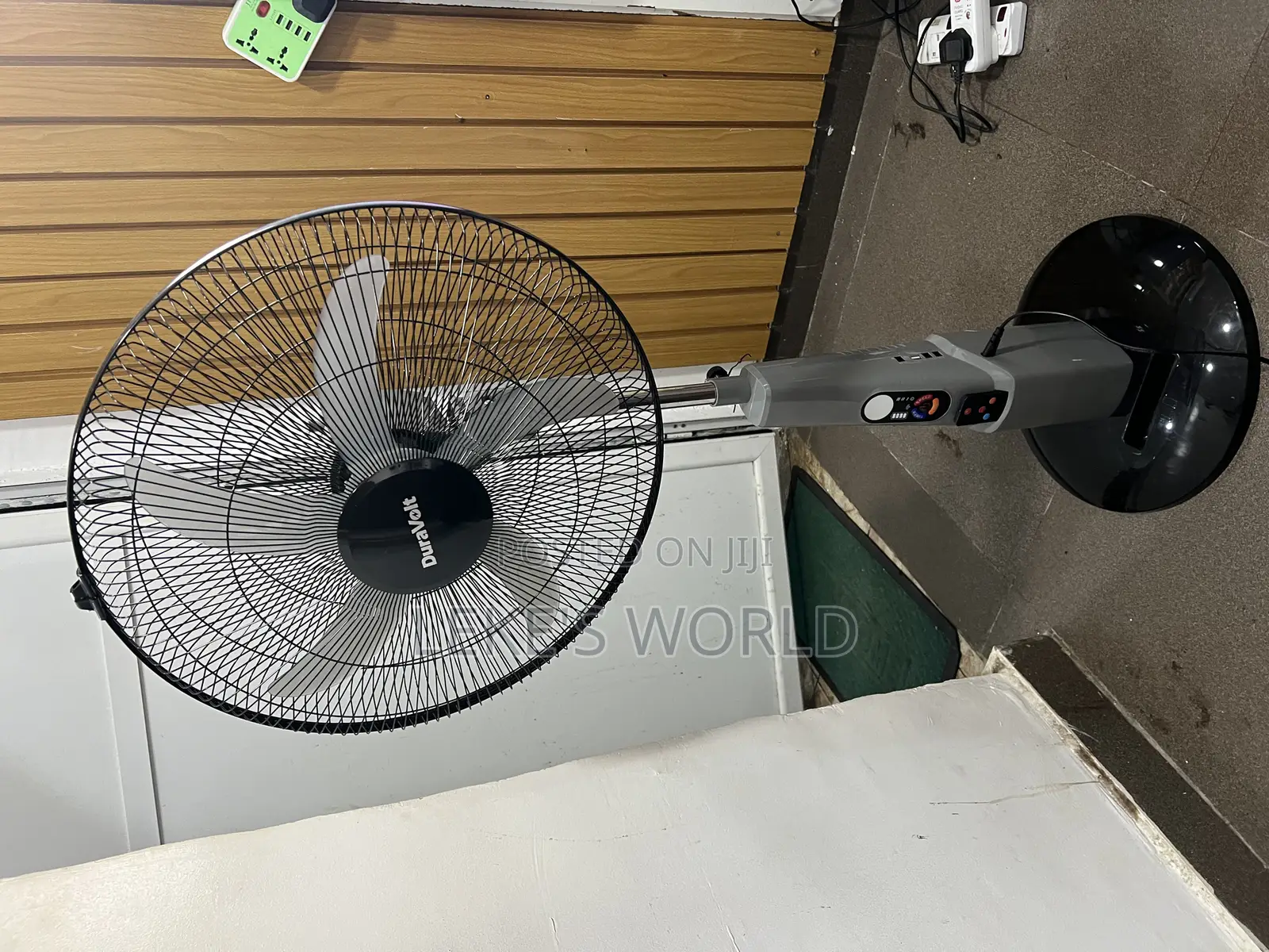 18” Duravolt Rechargeable Fan