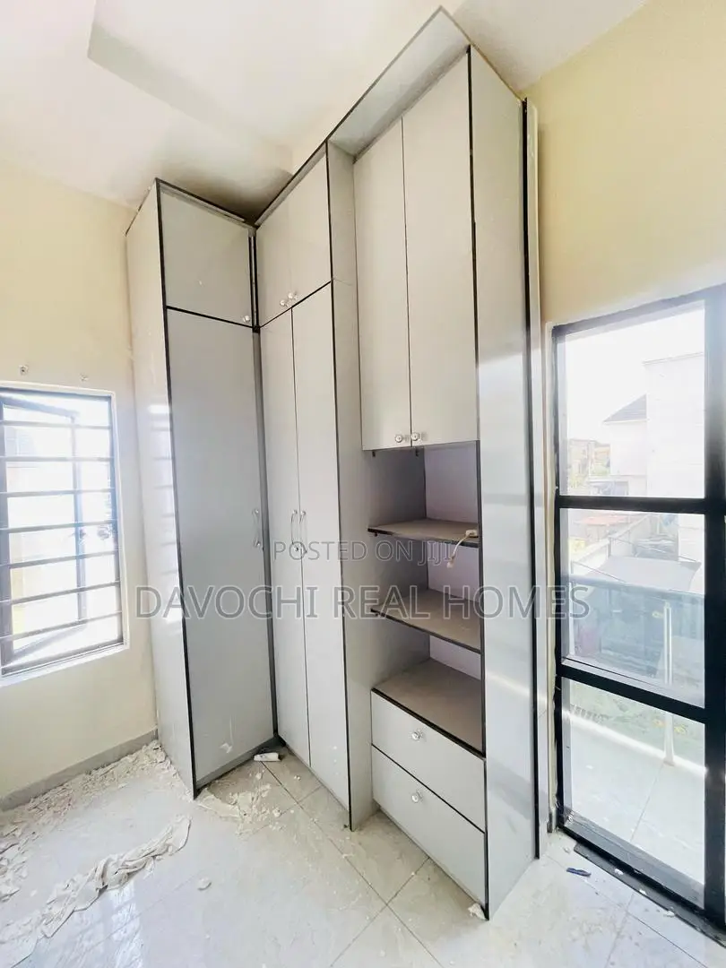 4bdrm Duplex in Ikota for rent