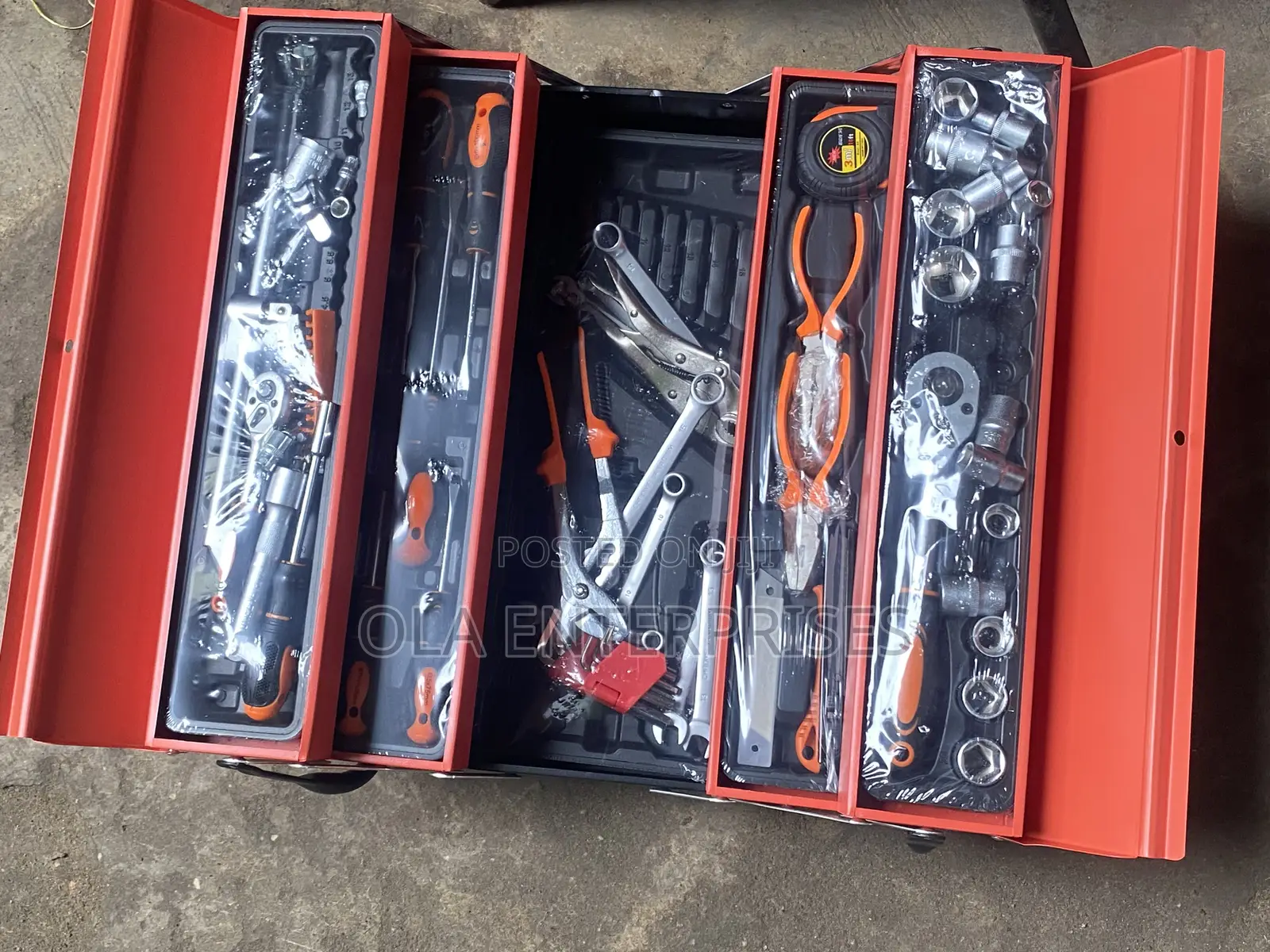 85pcs Tool Set With Metal Box