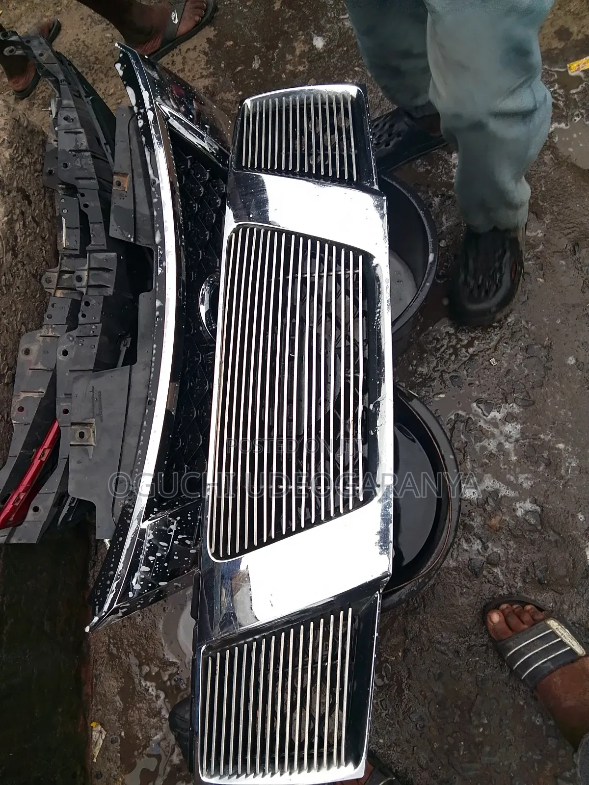 Front Grille for Nissan Pathfinder 2005