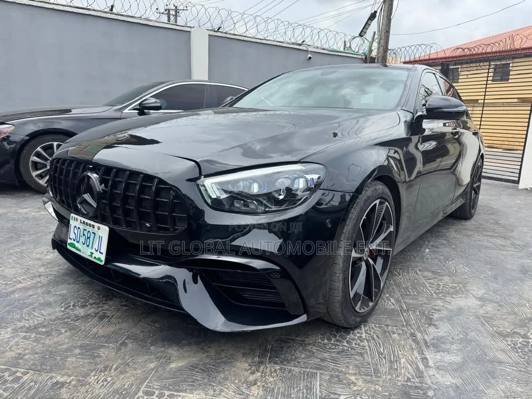 Mercedes-Benz E300 Base RWD Sedan (2.0L 4cyl 9A) 2017 Black