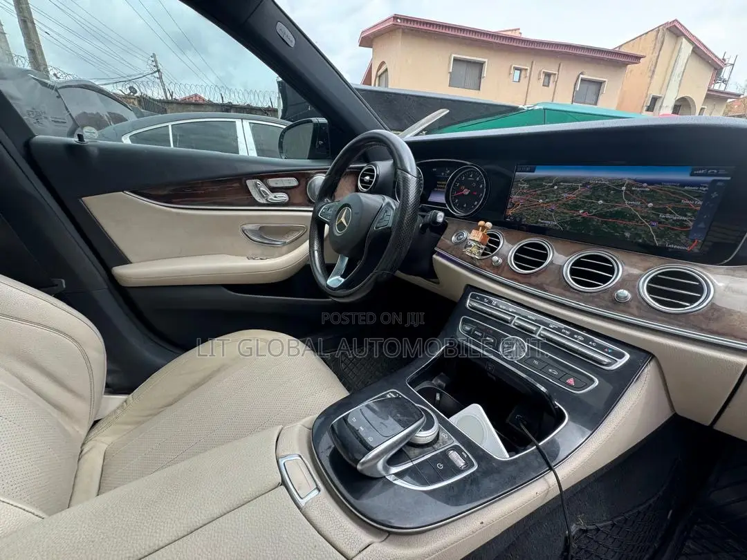 Mercedes-Benz E300 Base RWD Sedan (2.0L 4cyl 9A) 2017 Black