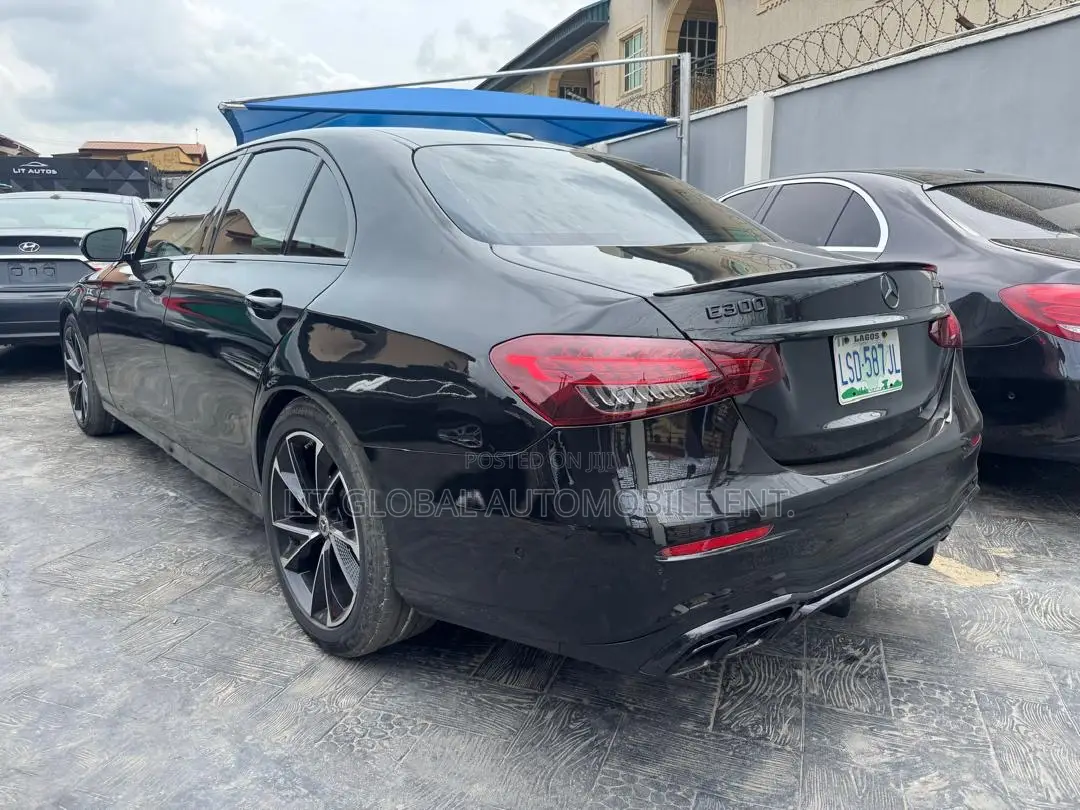 Mercedes-Benz E300 Base RWD Sedan (2.0L 4cyl 9A) 2017 Black