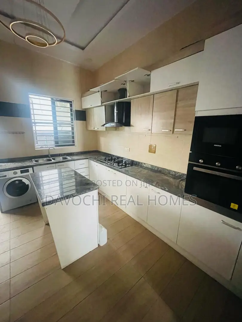 4bdrm Duplex in Chevron for rent