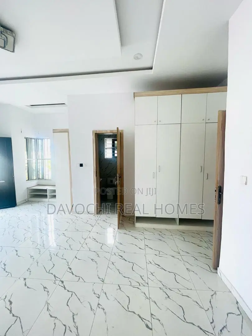 4bdrm Duplex in Chevron for rent