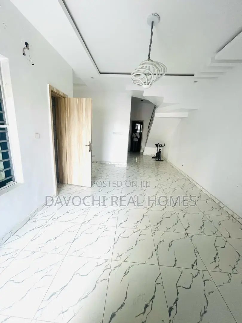 4bdrm Duplex in Chevron for rent