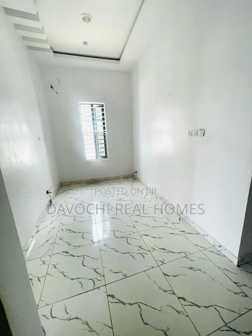 4bdrm Duplex in Chevron for rent