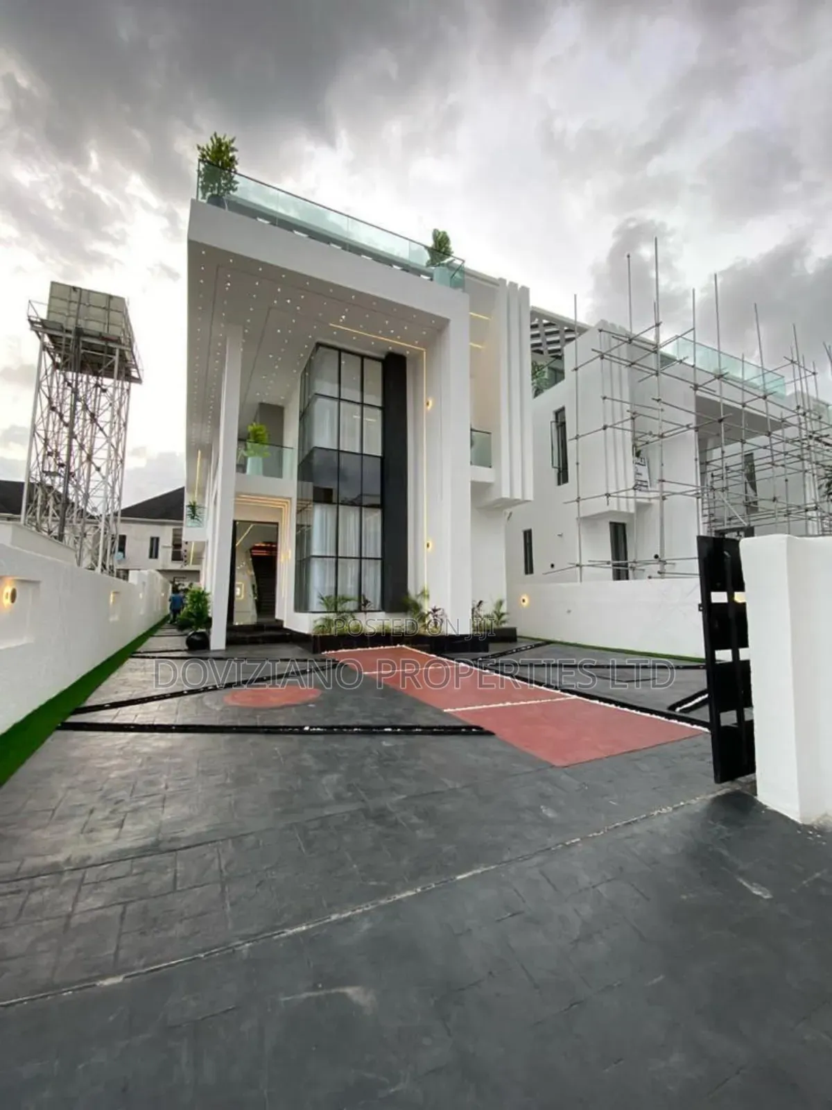 5bdrm Duplex in Ikota for sale