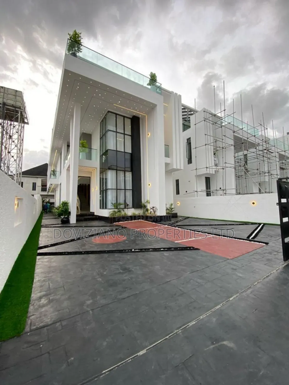 5bdrm Duplex in Ikota for sale