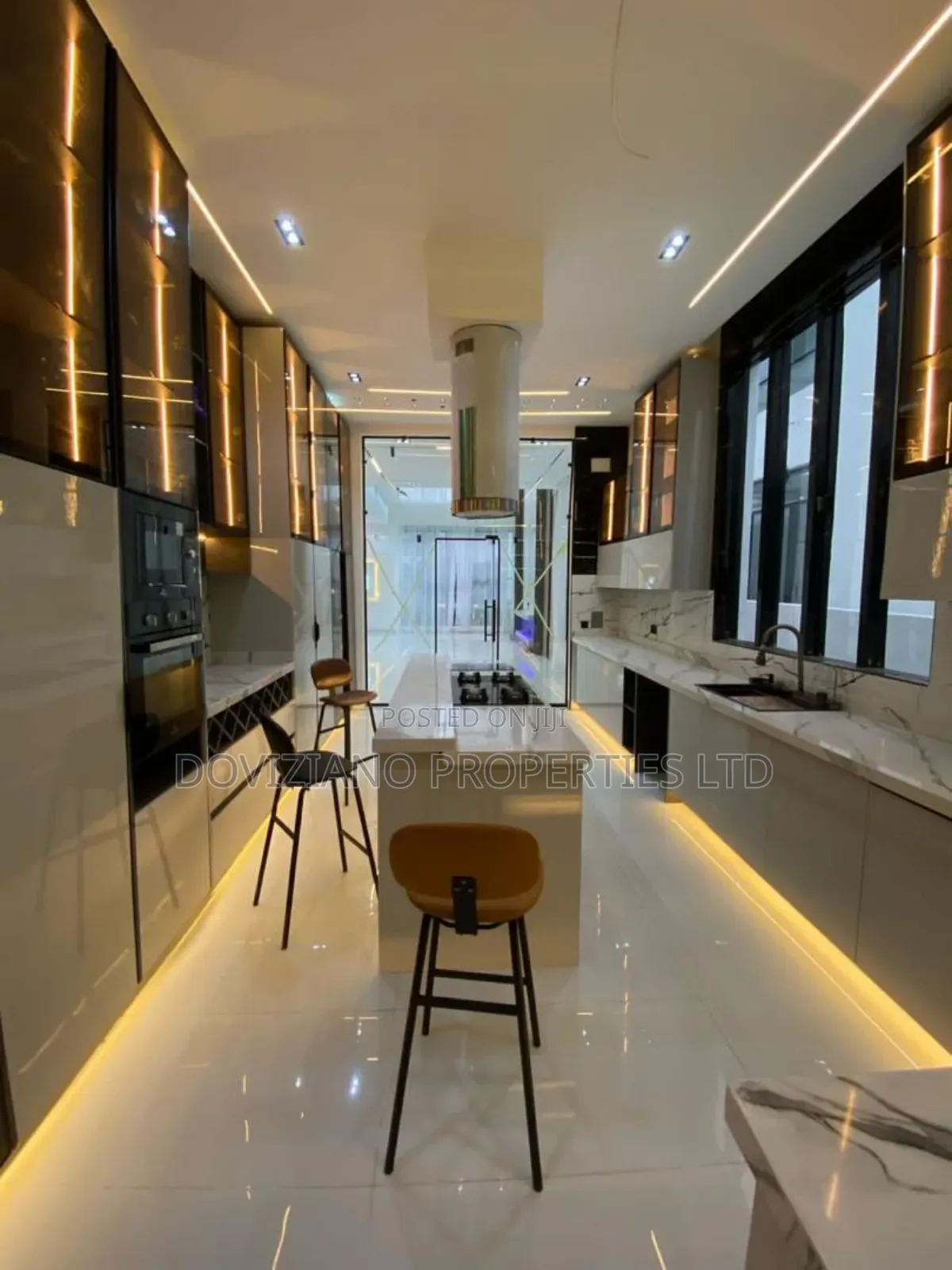 5bdrm Duplex in Ikota for sale