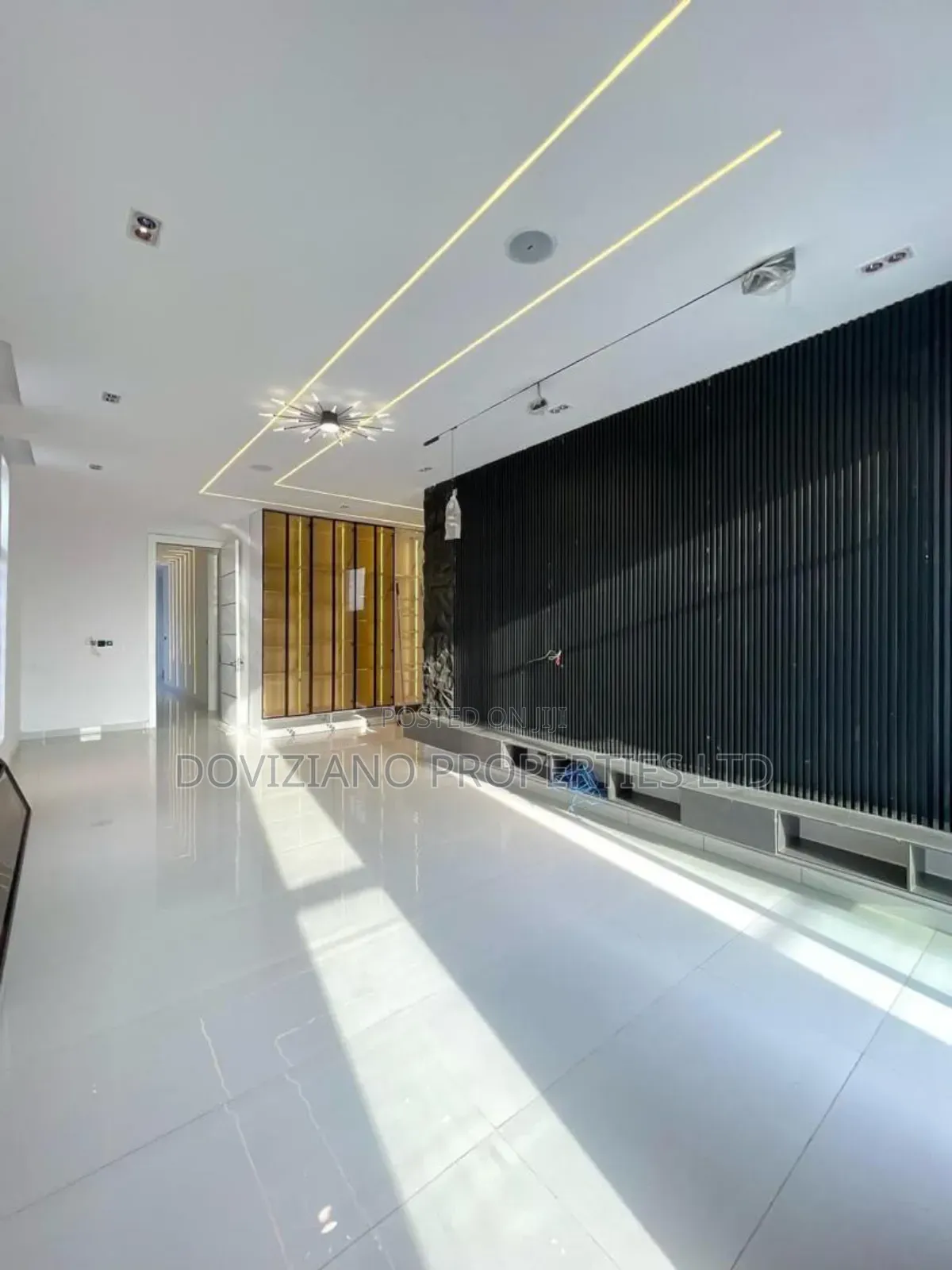 5bdrm Duplex in Chevron for sale