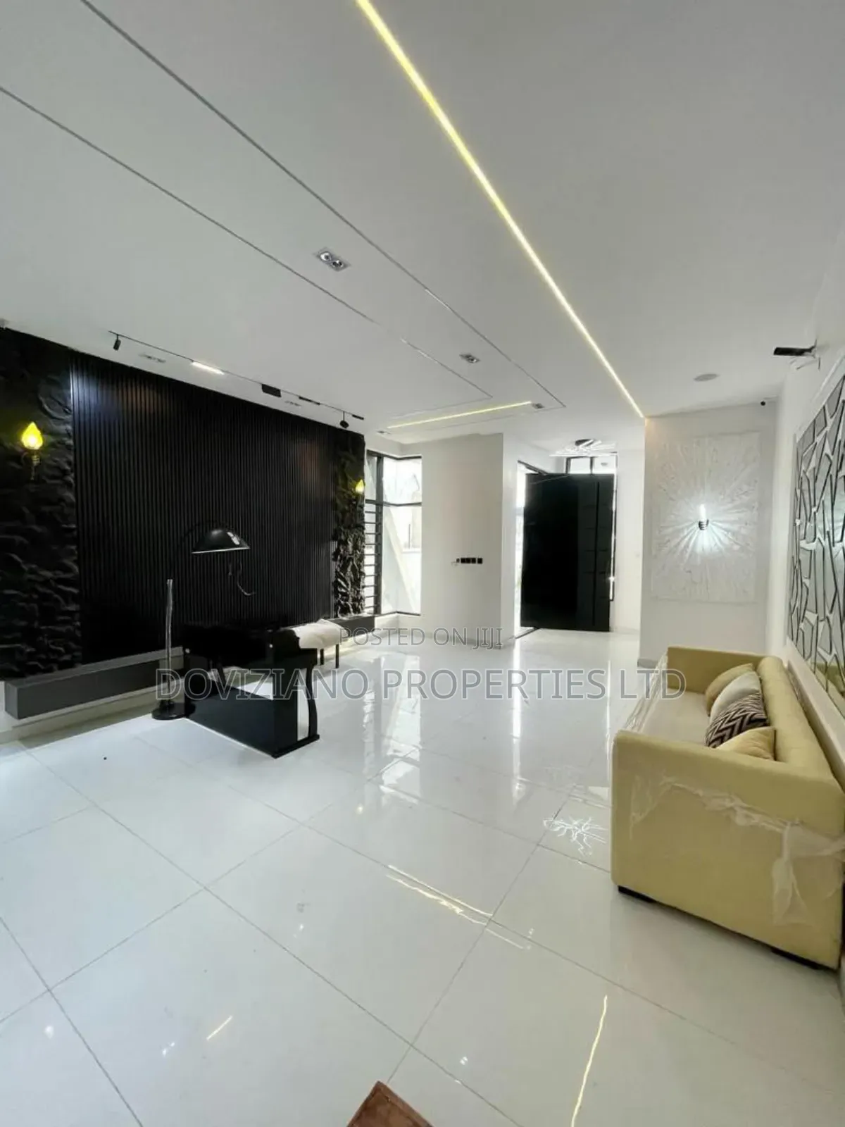 5bdrm Duplex in Chevron for sale