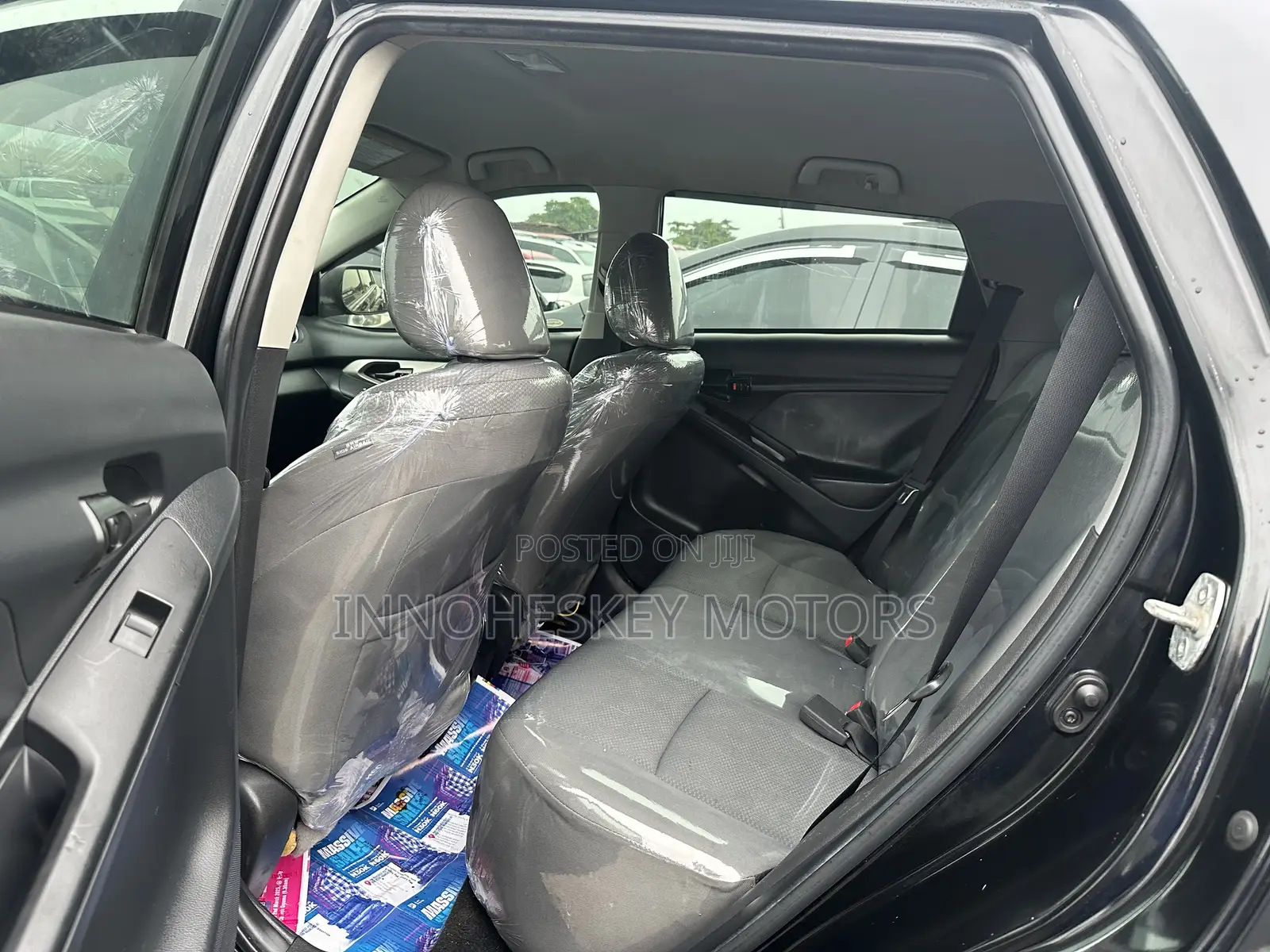 Toyota Matrix Hatchback FWD (1.8L 4cyl 5M) 2010 Black