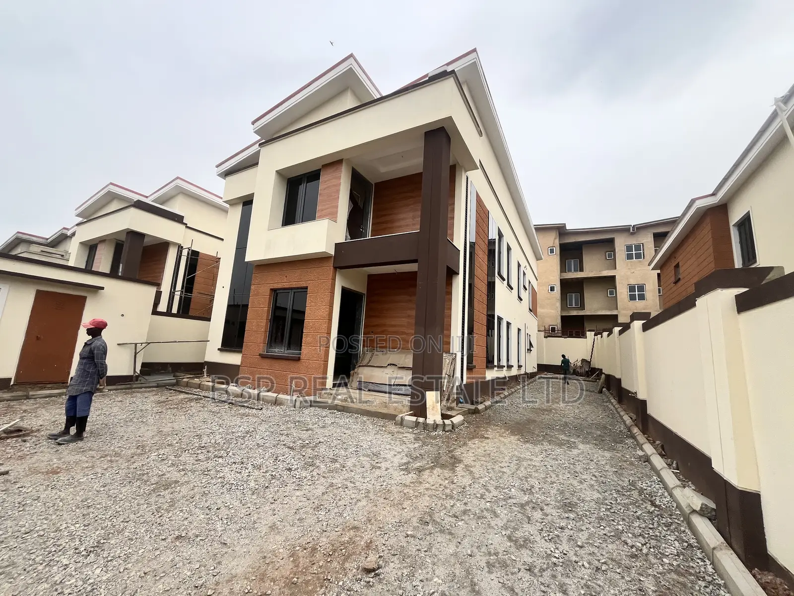 4bdrm Duplex in Life Camp for sale