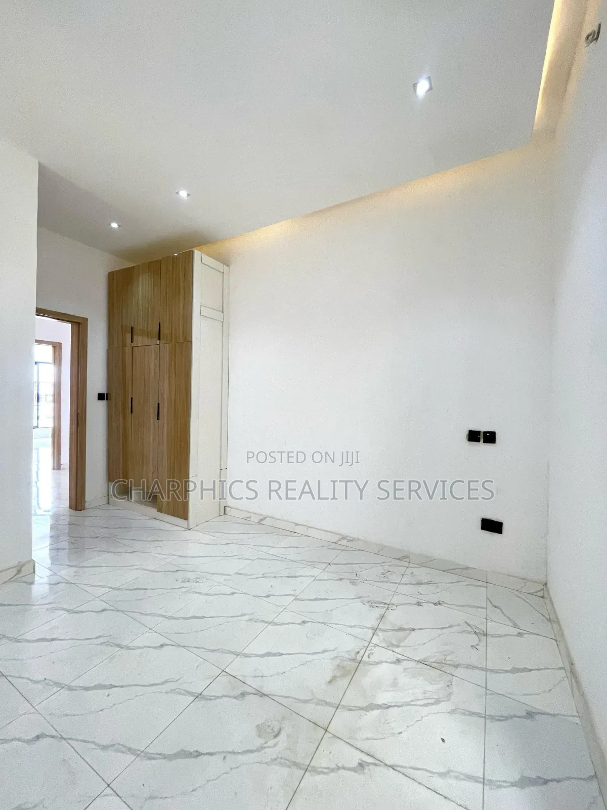 4bdrm Duplex in Ikota for sale
