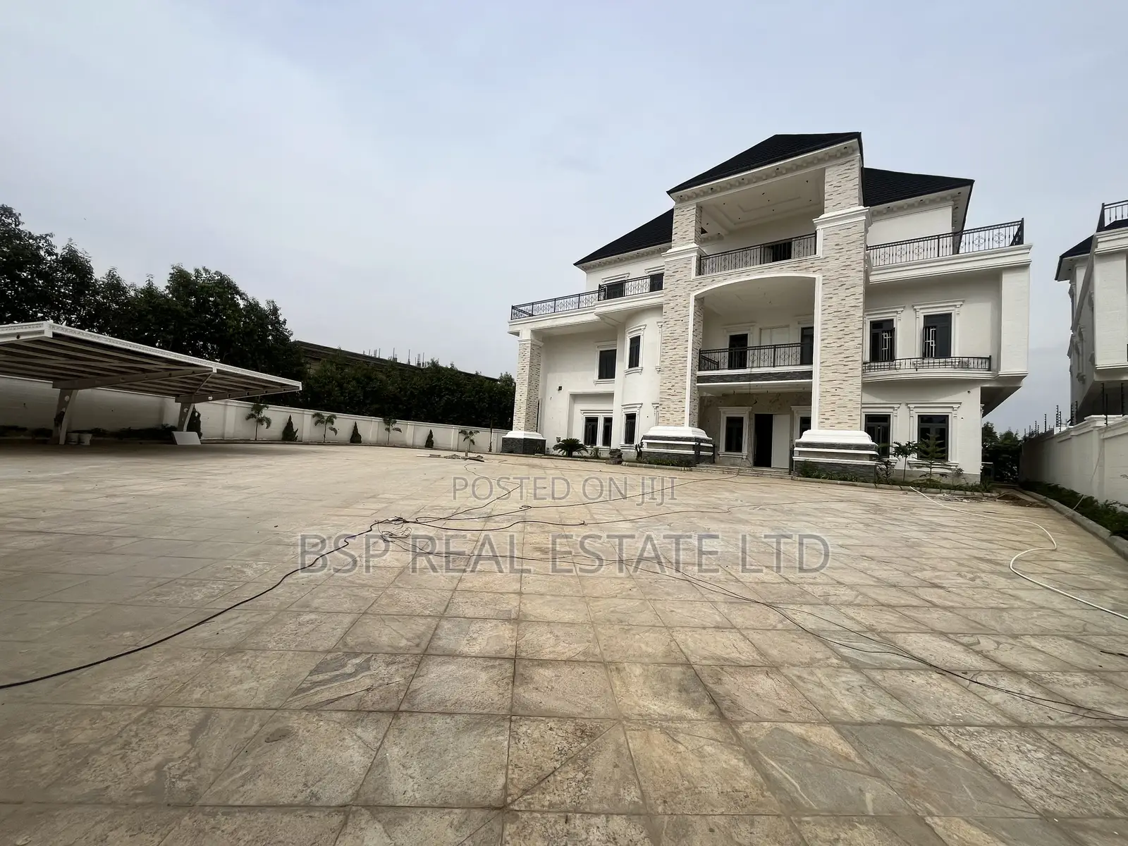 9bdrm Mansion in Maitama for sale
