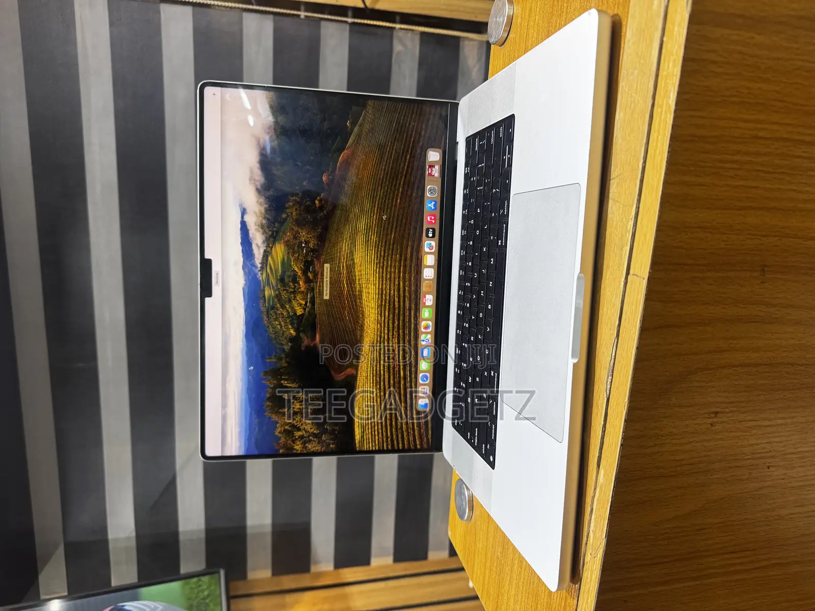 Laptop Apple MacBook Pro 2021 M1 16GB Apple M1 Pro SSD 512GB