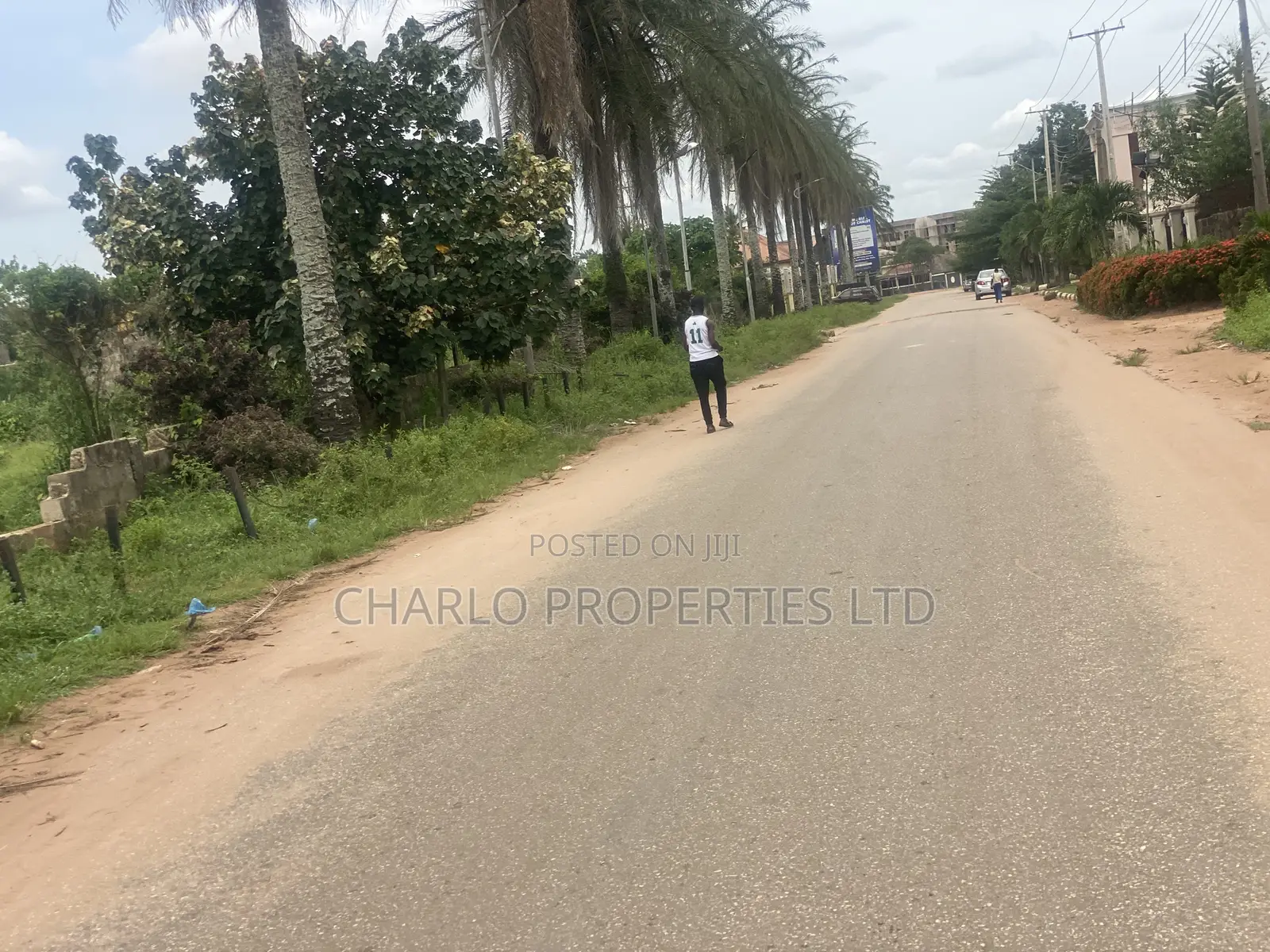 400ft by 400ft(16plots) on a Tarred Road at Ugbor, G.R.A.