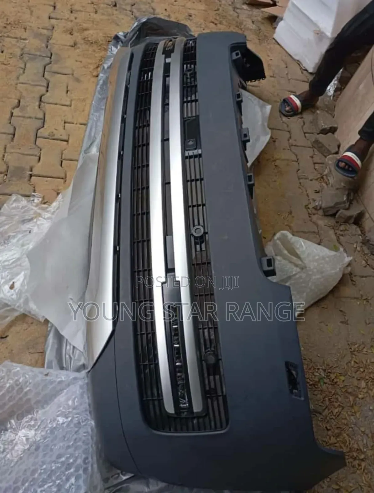 Range Rover Vogue Front Bumper Complete Kite 2024 Model