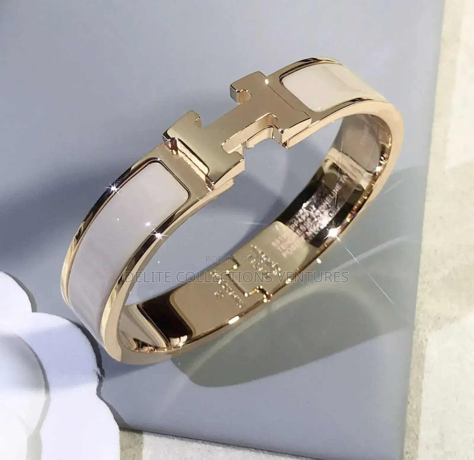 Quality Over Quantity  
Hermès Clich Bracelet