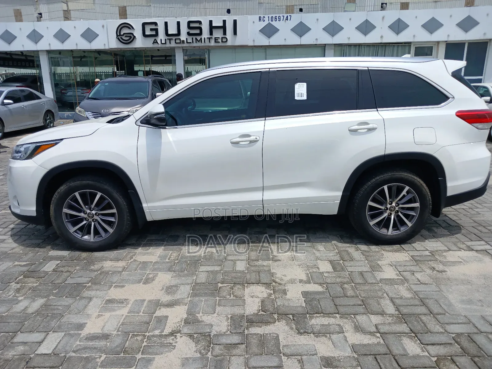 Toyota Highlander XLE 4x2 V6 (3.5L 6cyl 8A) 2017 White