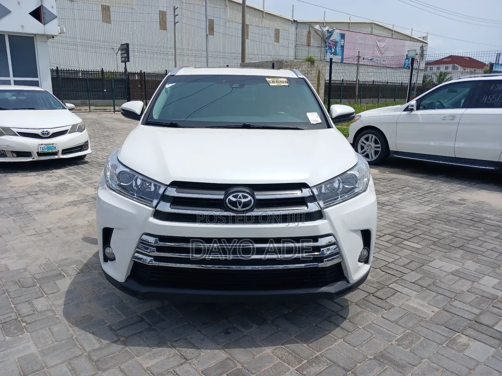 Toyota Highlander XLE 4x2 V6 (3.5L 6cyl 8A) 2017 White