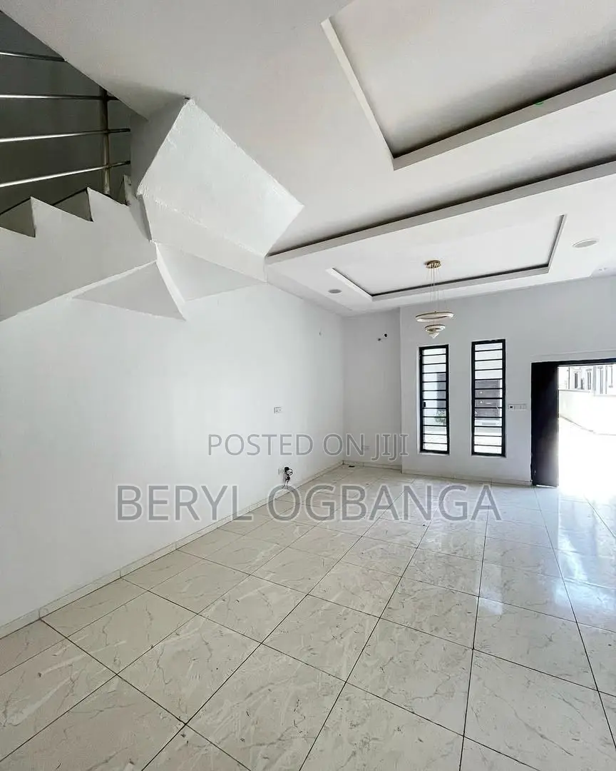 4bdrm Duplex in Lekki Phase 2 for rent