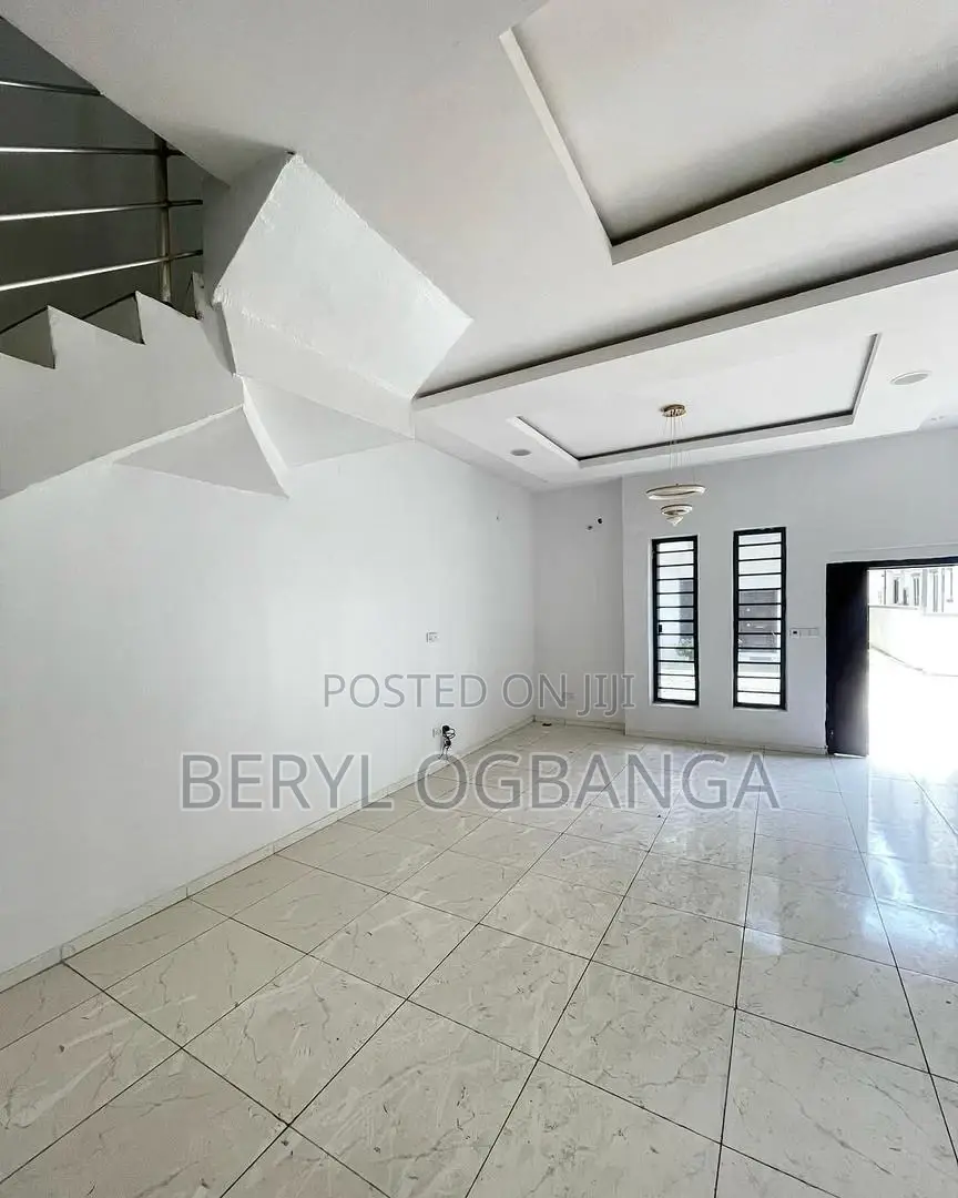 4bdrm Duplex in Lekki Phase 2 for rent