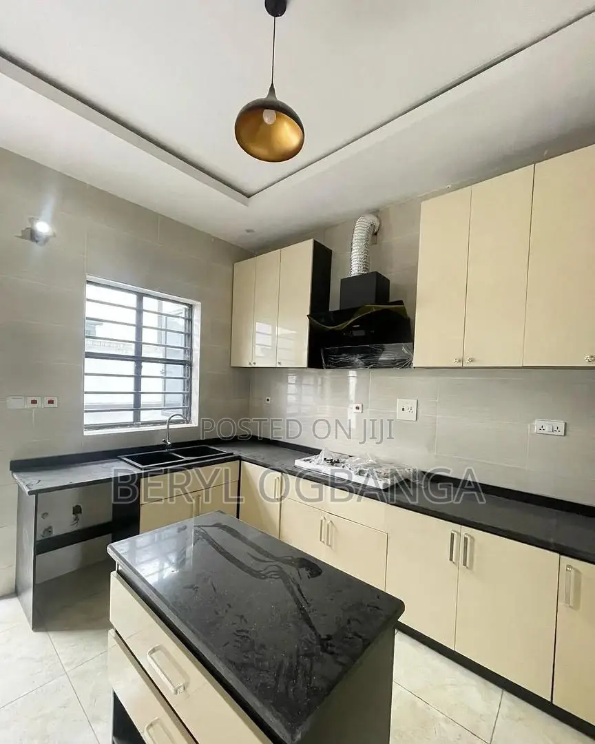 4bdrm Duplex in Lekki Phase 2 for rent