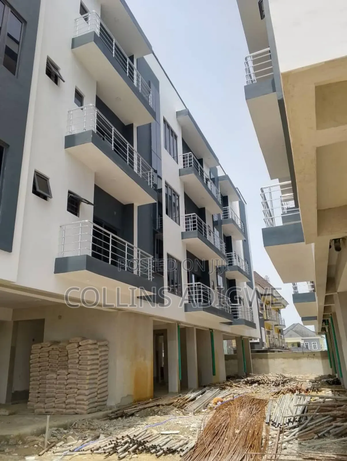 2bdrm Apartment in Orchid Road Chevron for sale